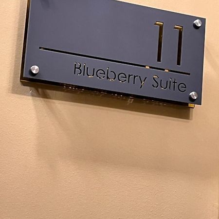 The Blueberry Hotel Понтипридд Экстерьер фото